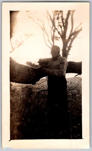 Vtg snapshot older man - b&w,